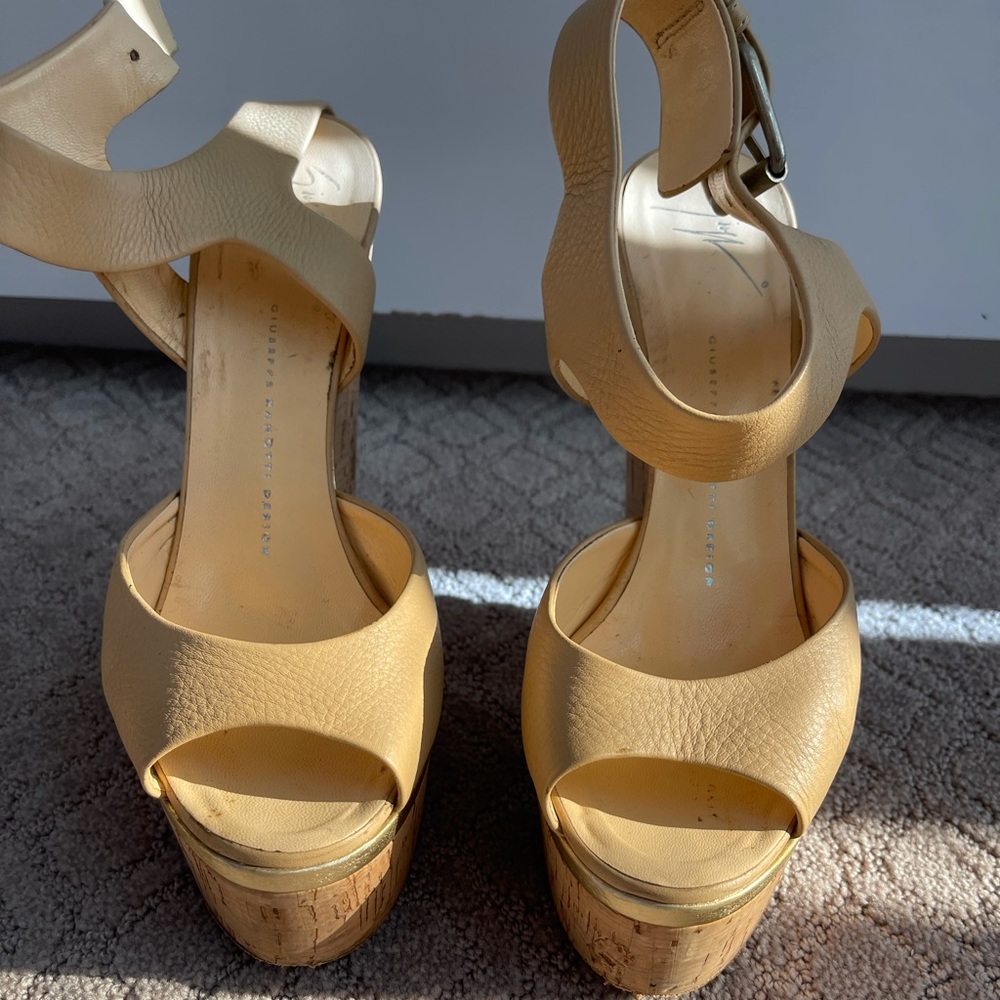 Gueseppe Zanotti nude platform wedge